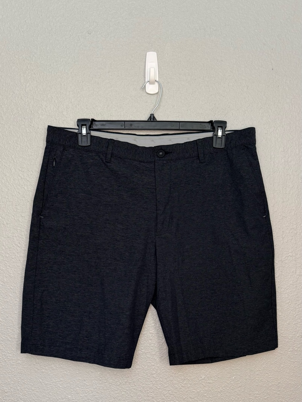 Tommy Bahama | Chip Shot IslandZone Golf Shorts | Black | Waist 38”